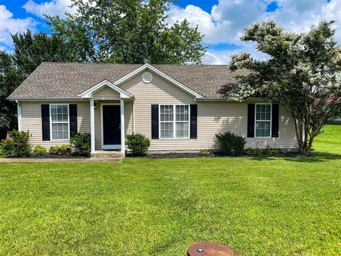 5717 Old Madisonville Rd, Hopkinsville, KY 42240
