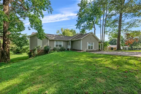 65 Peterson Ln, Scottsville, KY 42164