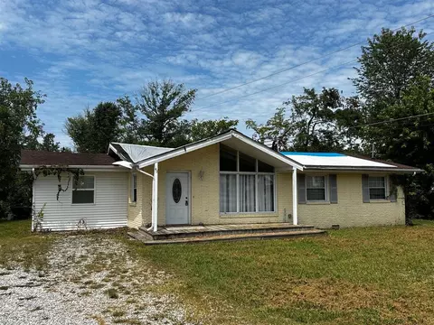 49 Beechmont Dr, Beechmont, KY 42323
