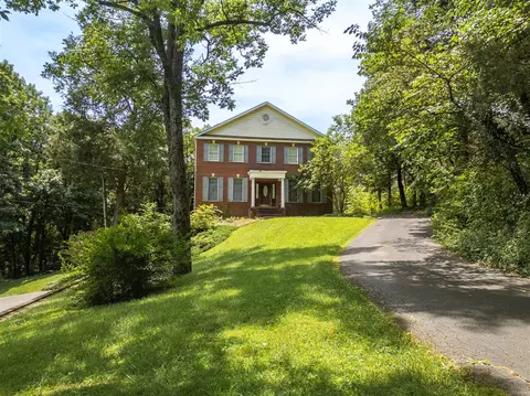 136 Knollwood Ct, Russellville, KY 42276