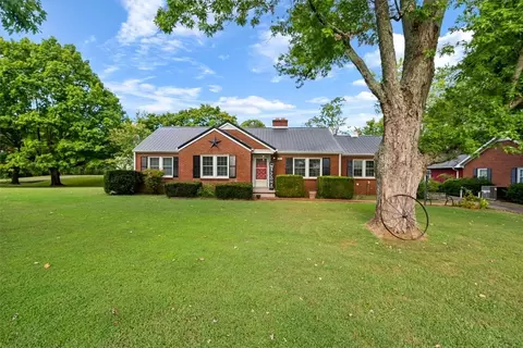 1005 N Main St, Franklin, KY 42134