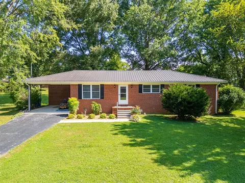 907 Meadow Ln, Russellville, KY 42276