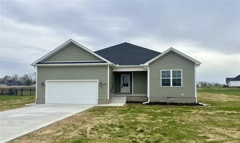697 Ayers Ln, Scottsville, KY 42164