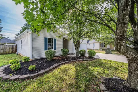 1005 Overboard Ct, Bowling Green, KY 42103