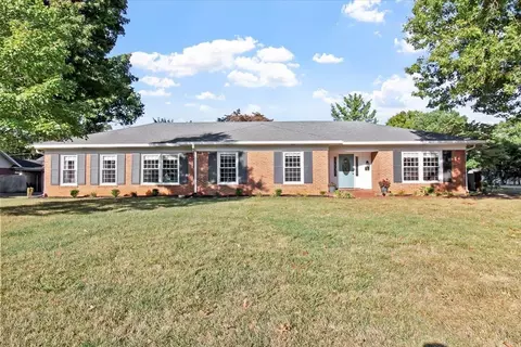 701 Ironwood Dr, Bowling Green, KY 42103