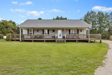 38 Hogan West Ln, Scottsville, KY 42164
