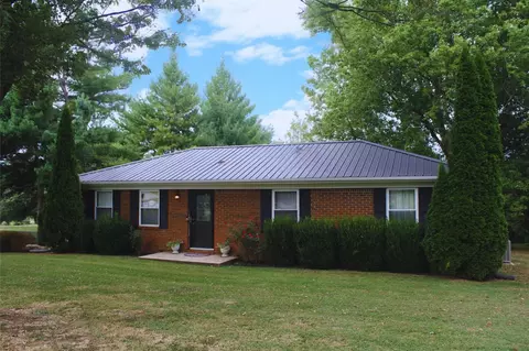 70 Goodnight Terrace Rd, Cave City, KY 42127
