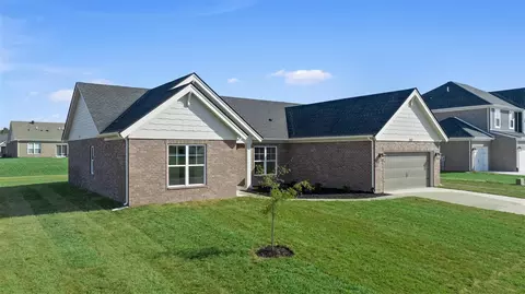 1267 Saddlebred Ln, Bowling Green, KY 42104