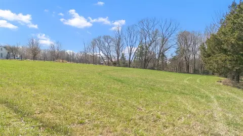 9351 Bowling Green Rd, Scottsville, KY 42164