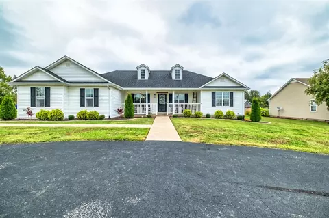 980 Goodrum Rd, Bowling Green, KY 42104