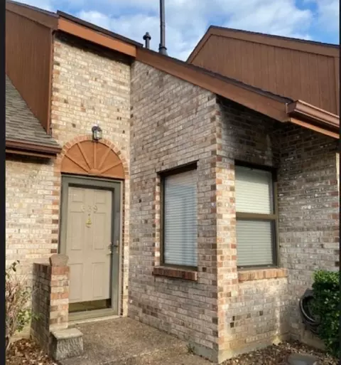 639 Chuck Gray Ct, Owensboro, KY 42303