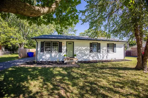 605 Village Dr, Franklin, KY 42134
