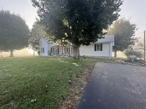 655 Halfway Halifax Rd, Scottsville, KY 42164