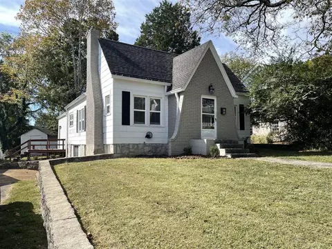 847 E 10th St, Bowling Green, KY 42101