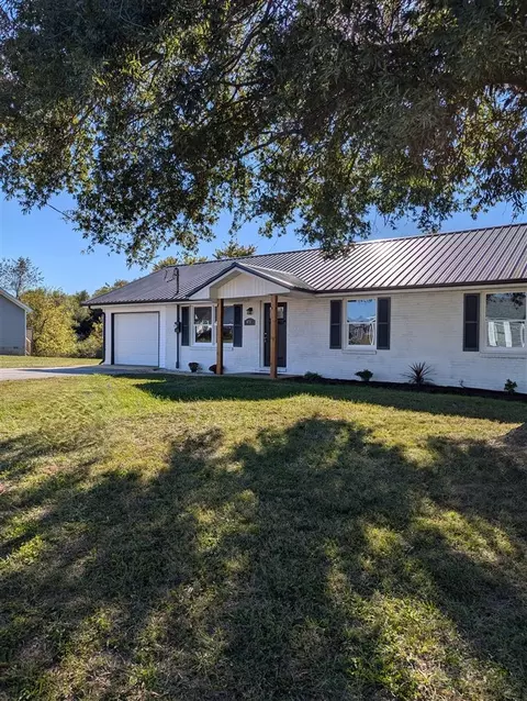 475 Glenview Dr, Horse Cave, KY 42749