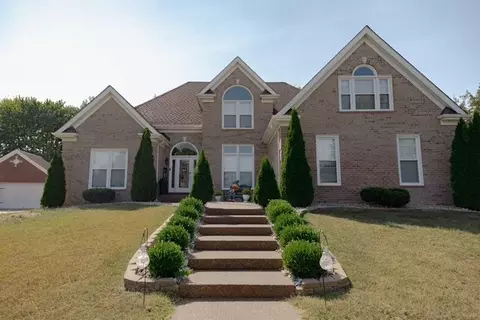 3665 Fieldcrest Dr, Bowling Green, KY 42104