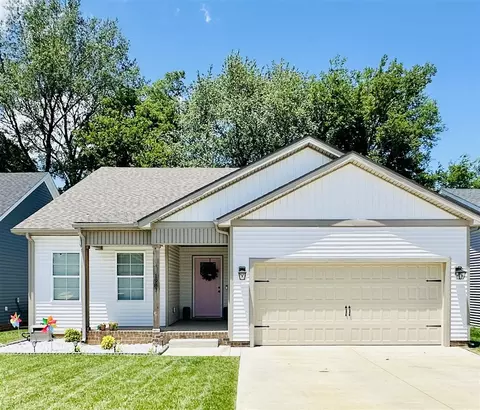 1987 Spring Lakes Cir, Bowling Green, KY 42104