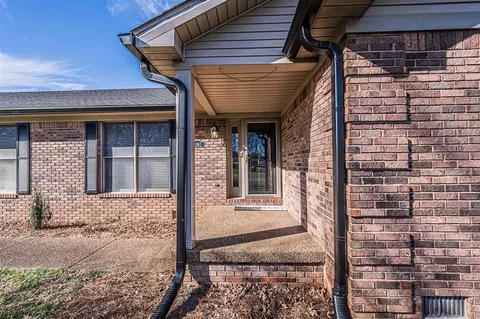 1061 Shetland Dr, Bowling Green, KY 42104