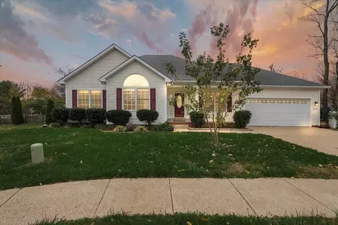 820 Andover Ct, Bowling Green, KY 42104