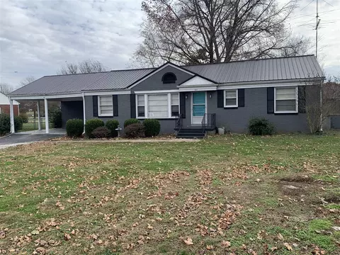 903 Brookhaven Dr, Russellville, KY 42276