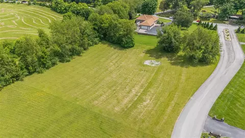 111 Fountain Trace Dr, Bowling Green, KY 42103