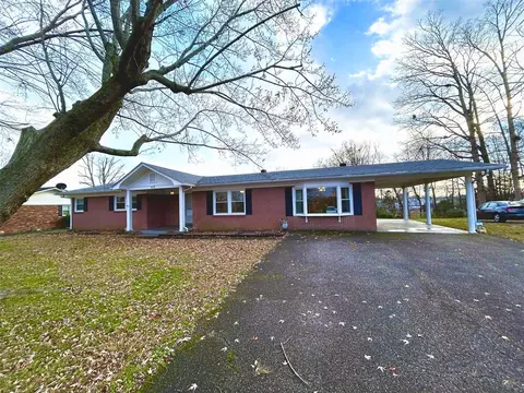 469 Parkway Dr, Scottsville, KY 42164