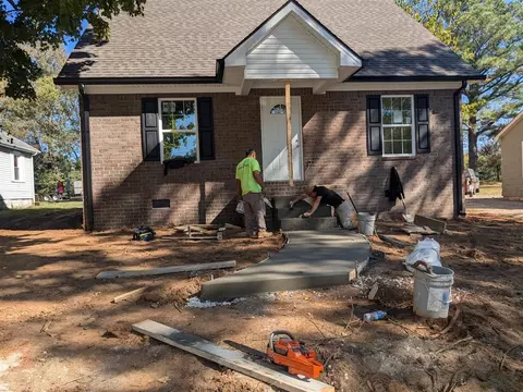 1214 Crewdson Dr, Bowling Green, KY 42101