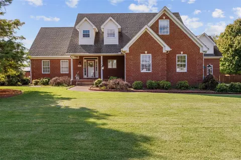 991 College St, Smiths Grove, KY 42171