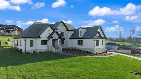 1310 Overlook Ln, Bowling Green, KY 42103