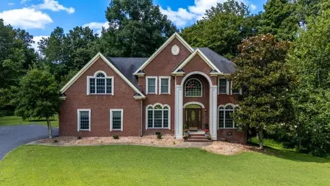 7997 Bowling Green Rd, Scottsville, KY 42164