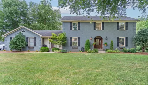 1860 Cobblestone Ct, Bowling Green, KY 42103