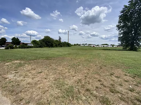 2636 Russellville Rd, Bowling Green, KY 42101