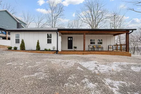 261 Lake Bluff Ln, Scottsville, KY 42164