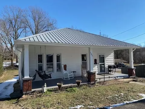 105 S 9th St, Central City, KY 42330