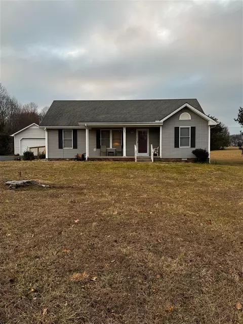 101 Britni Ln, Scottsville, KY 42164