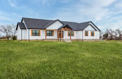 128 Fairfield Dr, Russellville, KY 42276