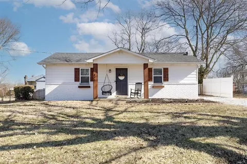 370 Coombs Dr, Bowling Green, KY 42101
