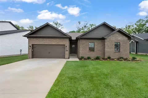620 Pleasant Meadow Ln, Bowling Green, KY 42104