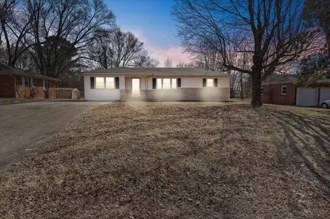 726 Clark Cir, Bowling Green, KY 42103