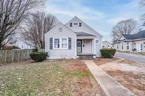 112 Comer Ave, Horse Cave, KY 42749