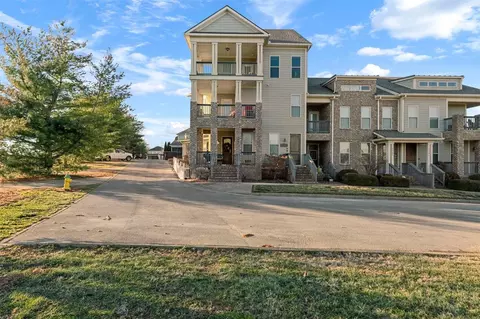 739 Boston Park Dr, Bowling Green, KY 42103