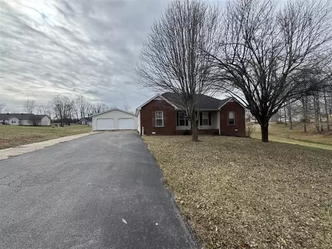 77 Matt Dr, Scottsville, KY 42164