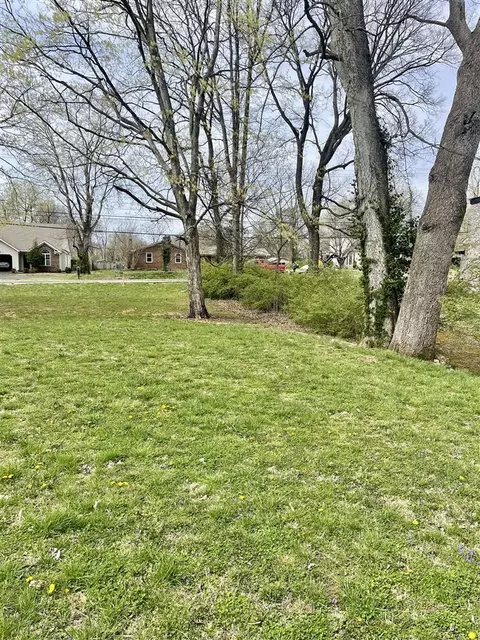 1656 Smallhouse Rd, Bowling Green, KY 42104