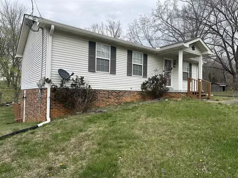 762 E Maple St, Scottsville, KY 42164