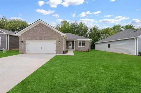 566 Pleasant Meadow Ln, Bowling Green, KY 42101