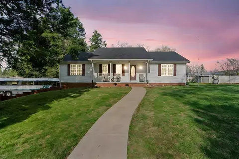 365 C W Moore Rd, Smiths Grove, KY 42171
