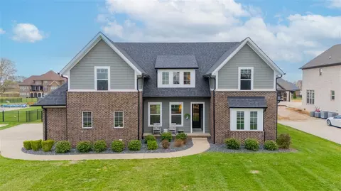 634 Diamond Peak Dr, Bowling Green, KY 42104