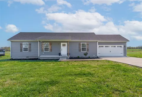 26 Tony Houchin Rd, Bowling Green, KY 42101