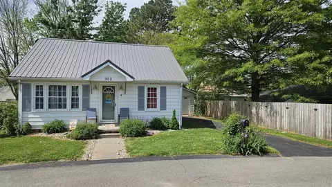 902 E Duke St, Cave City, KY 42127
