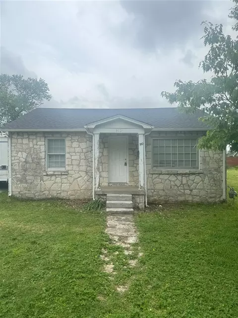 912 Avery Dr, Bowling Green, KY 42104